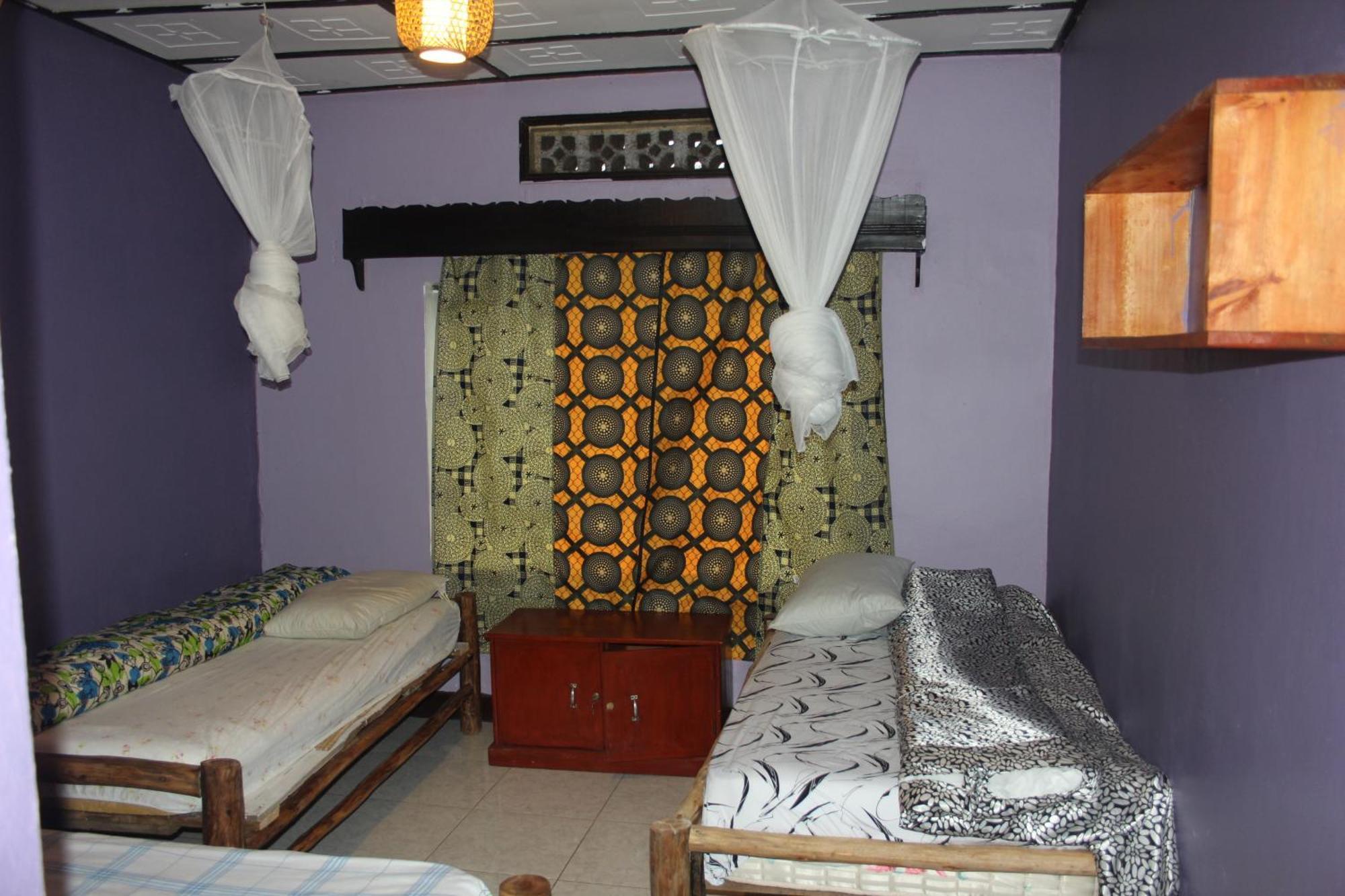 Amahoro Guest House 루헹게리 외부 사진