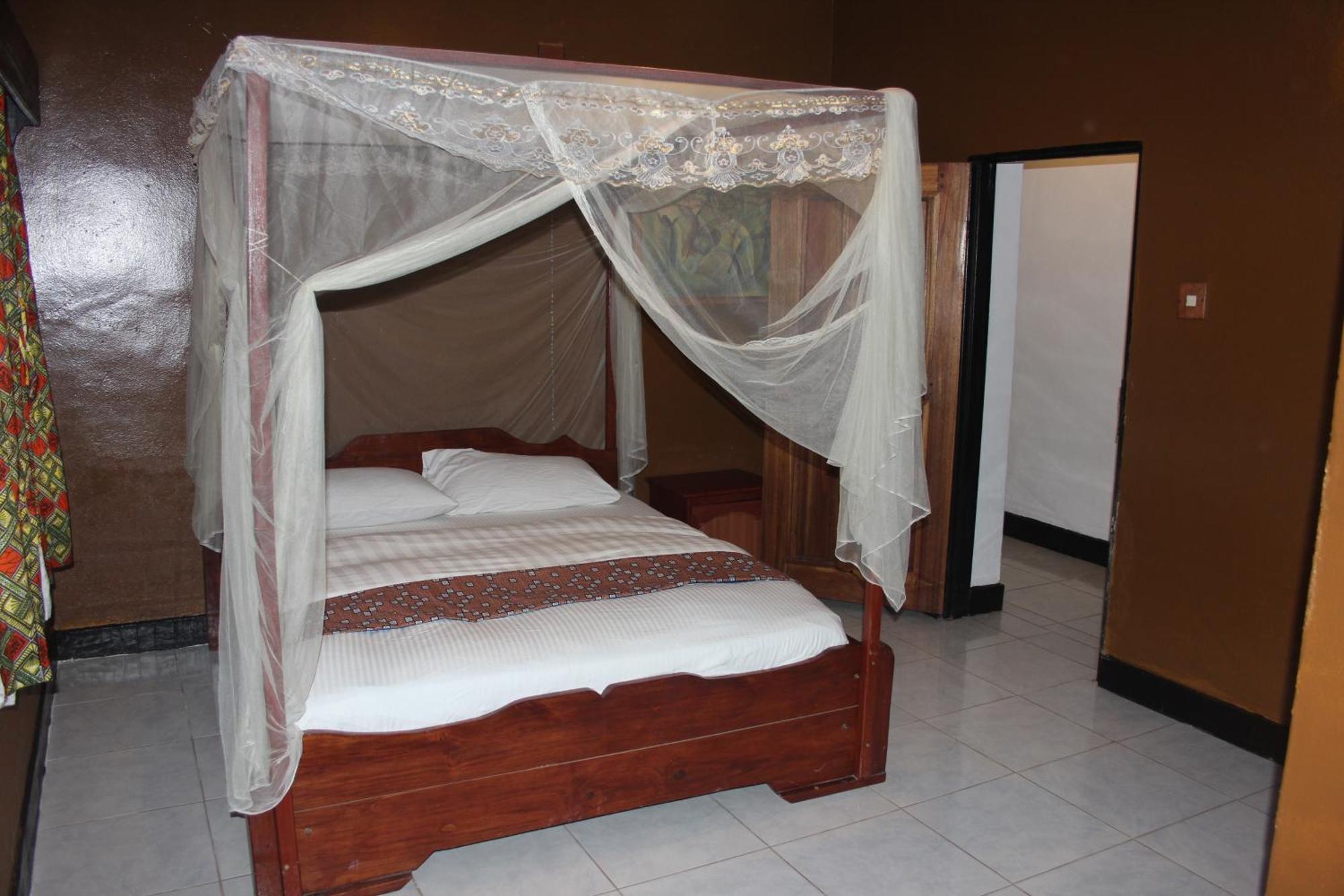 Amahoro Guest House 루헹게리 외부 사진