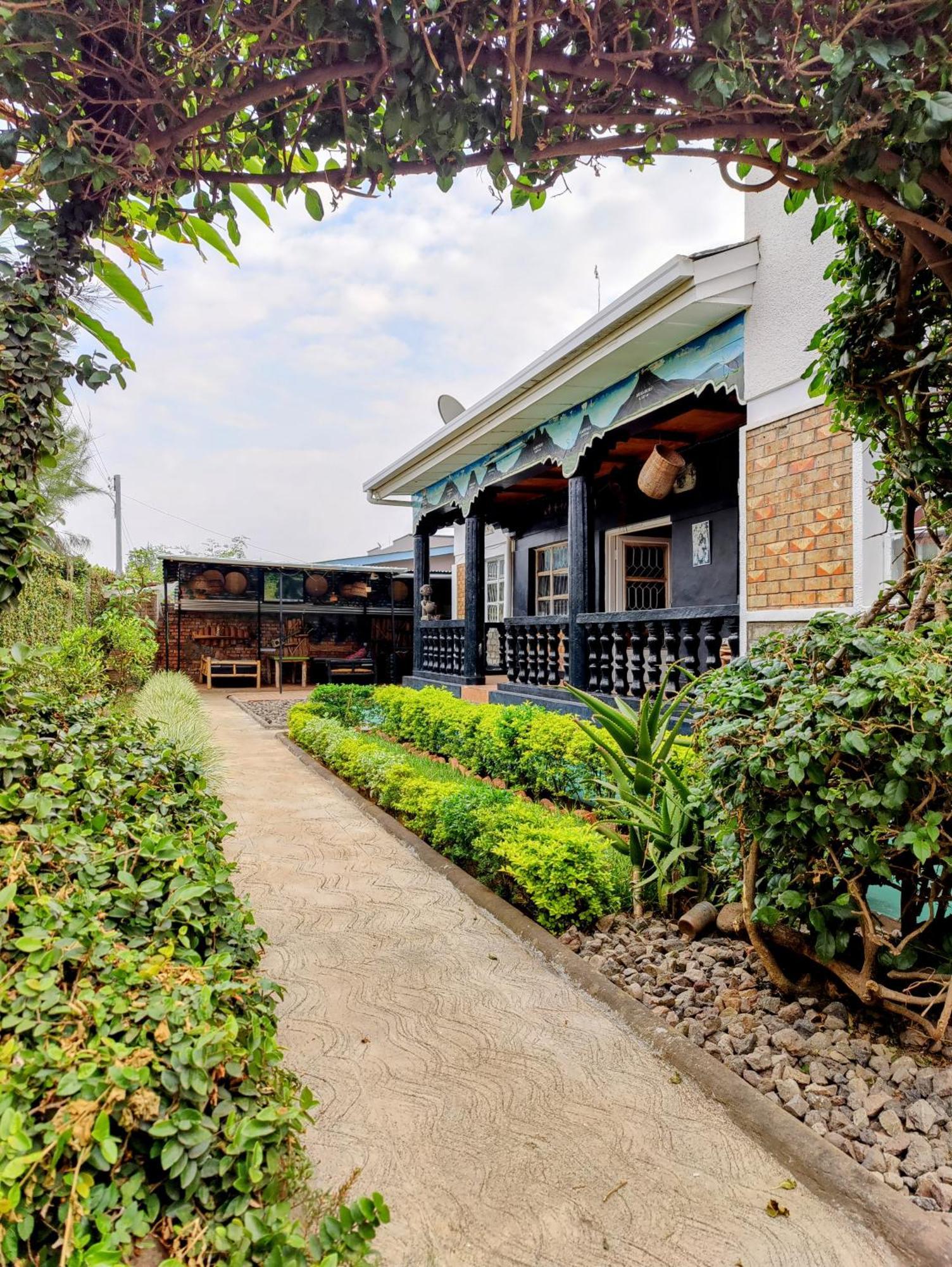 Amahoro Guest House 루헹게리 외부 사진