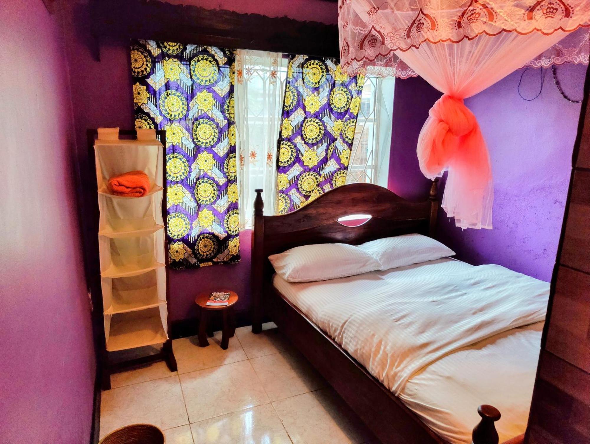 Amahoro Guest House 루헹게리 외부 사진