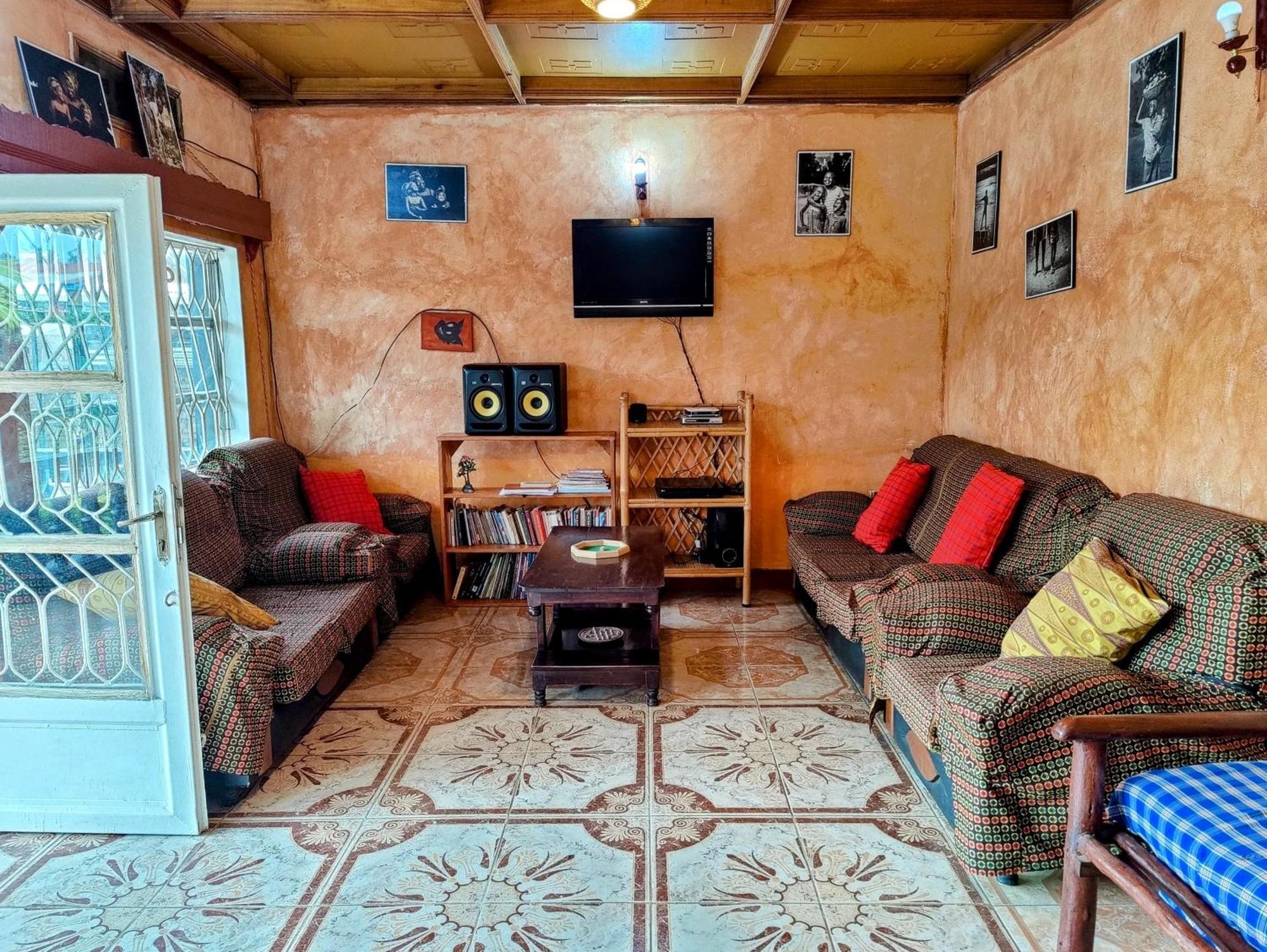 Amahoro Guest House 루헹게리 외부 사진