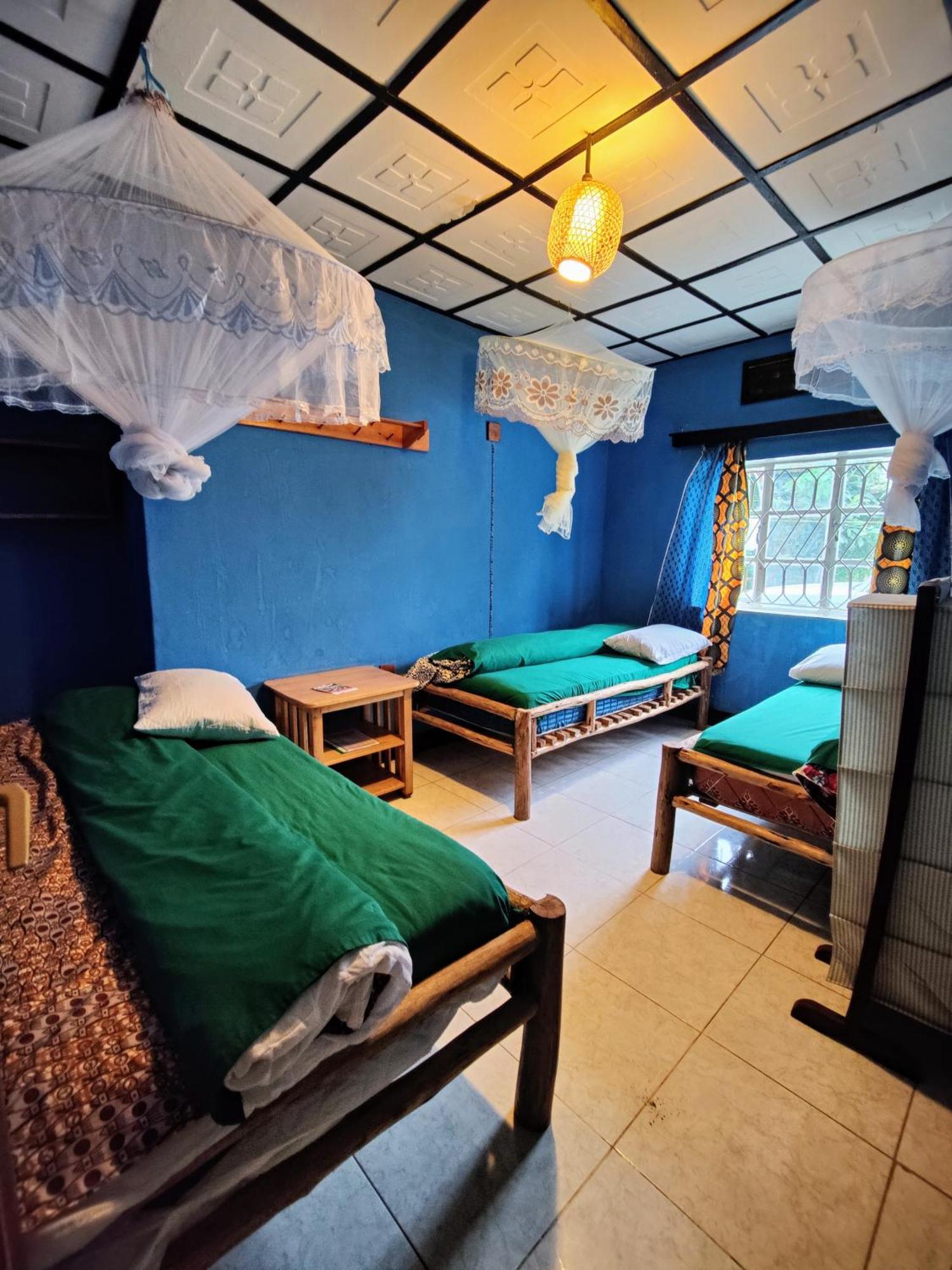 Amahoro Guest House 루헹게리 외부 사진