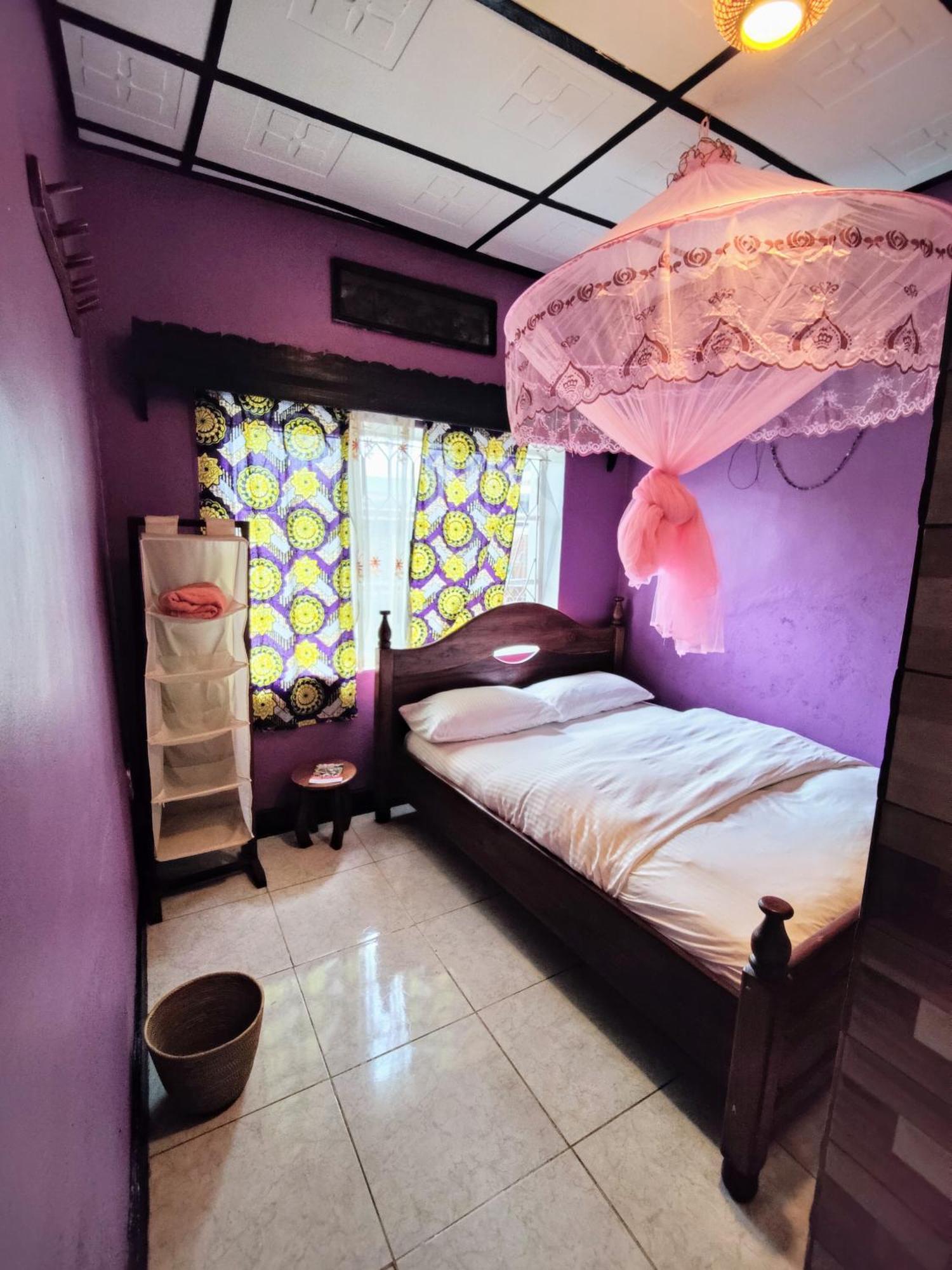 Amahoro Guest House 루헹게리 외부 사진