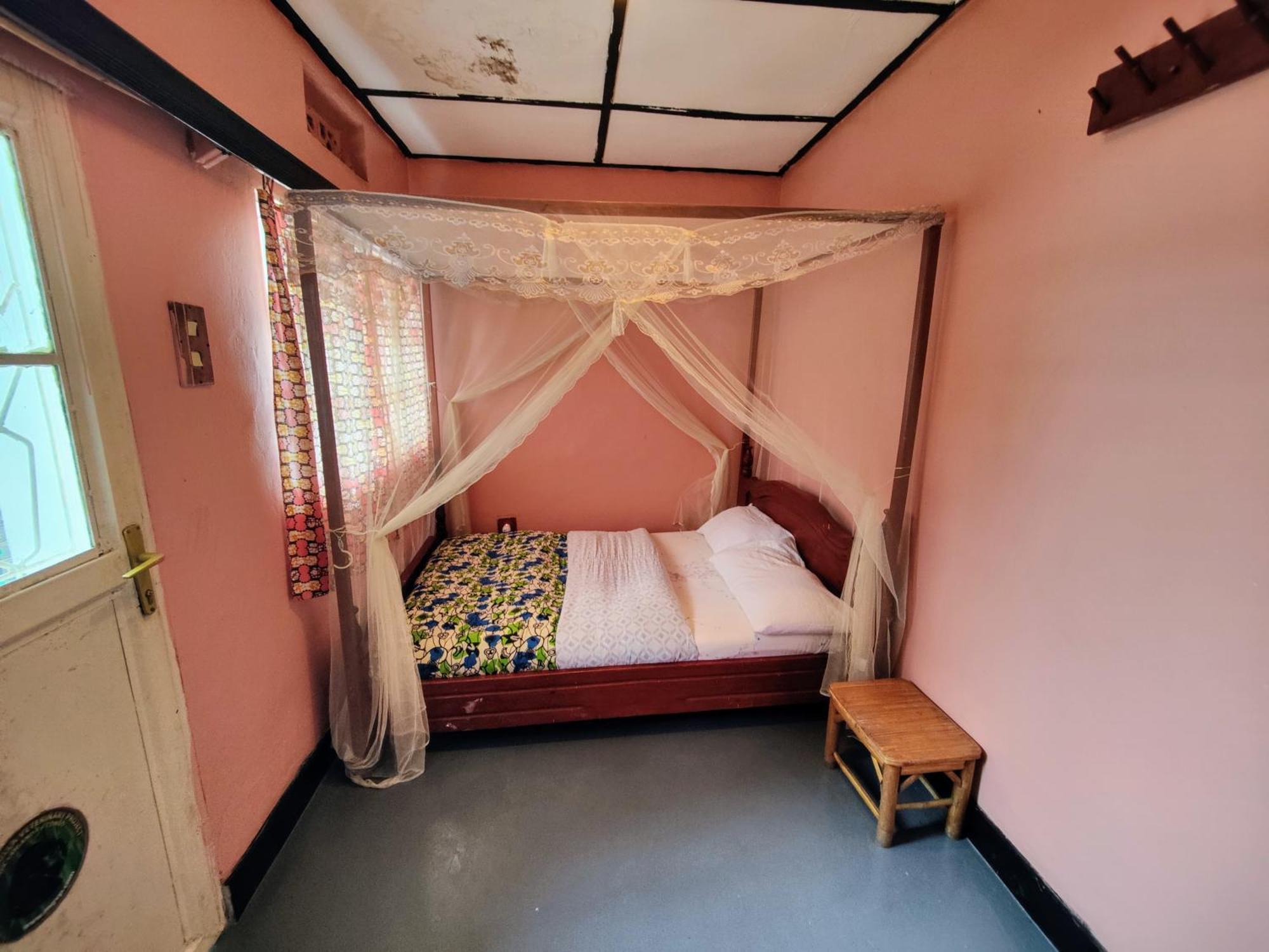 Amahoro Guest House 루헹게리 외부 사진