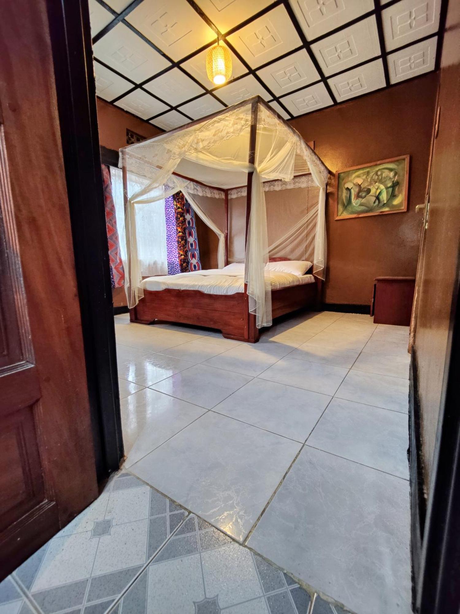 Amahoro Guest House 루헹게리 외부 사진