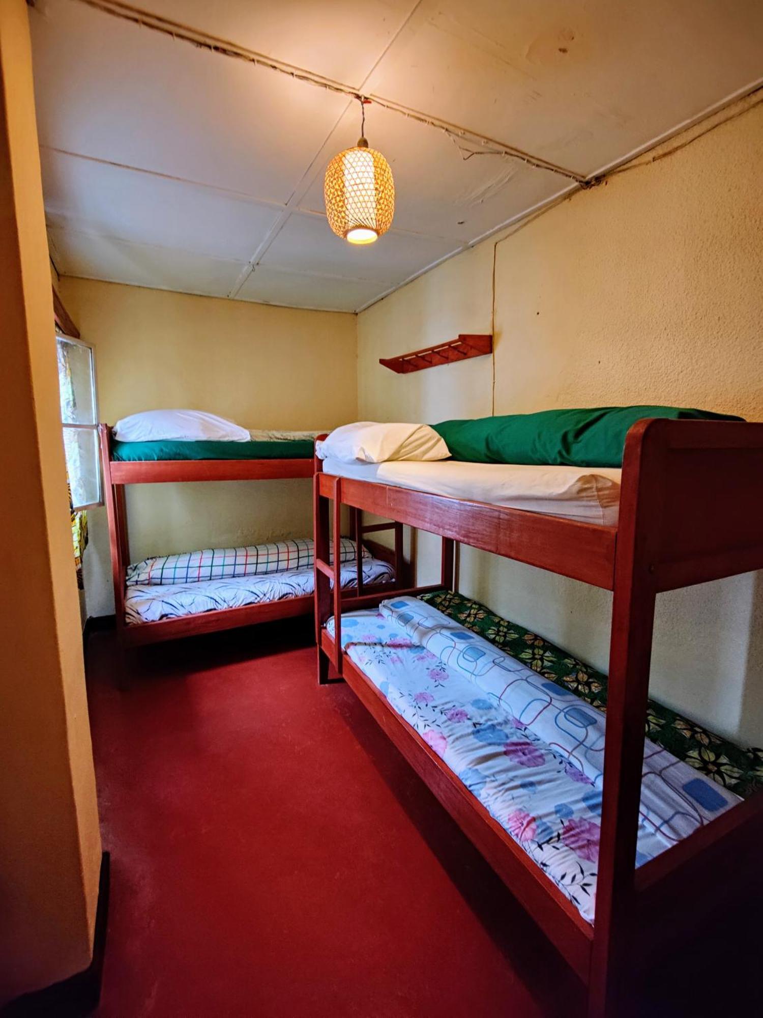 Amahoro Guest House 루헹게리 외부 사진