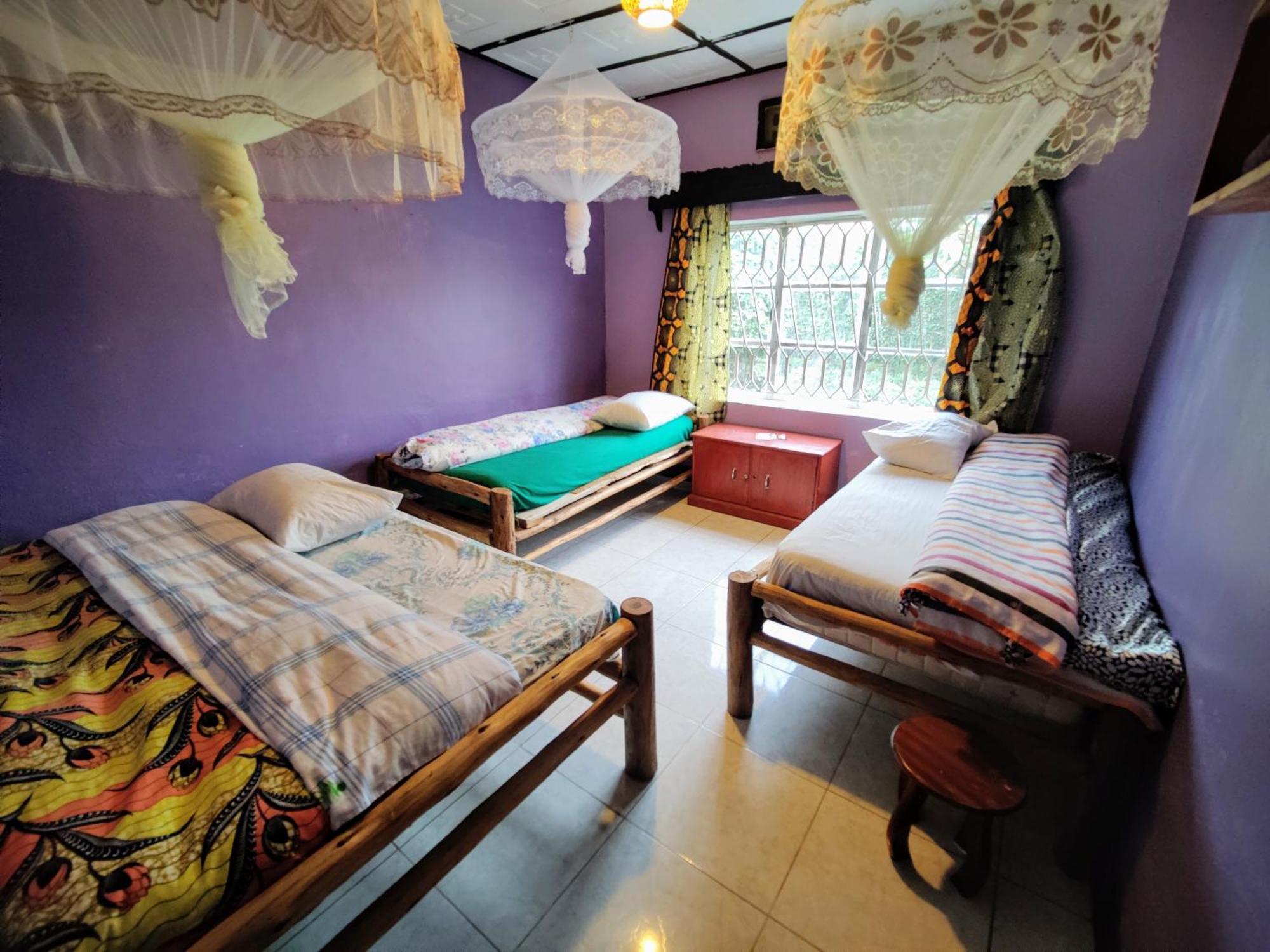 Amahoro Guest House 루헹게리 외부 사진