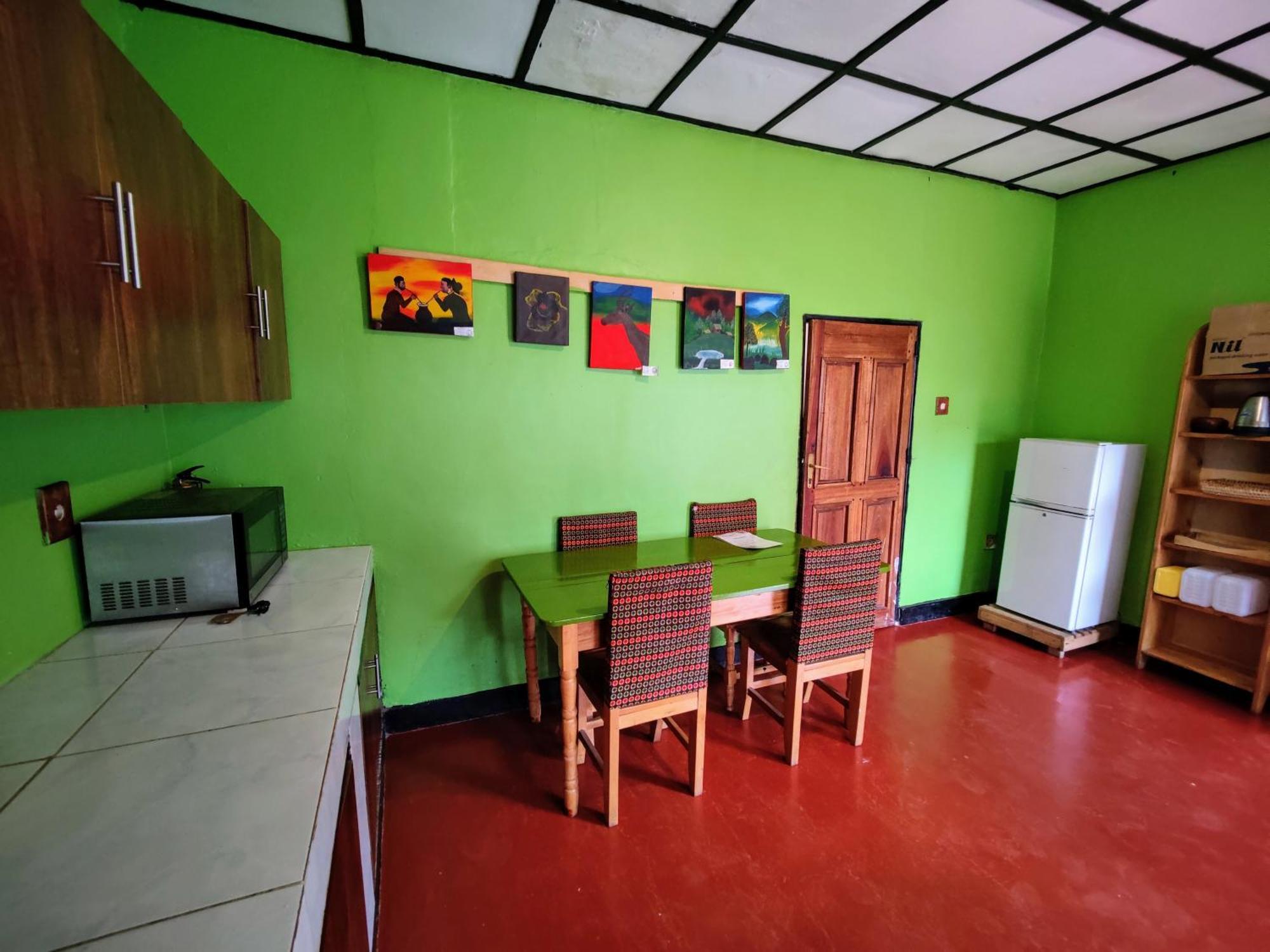 Amahoro Guest House 루헹게리 외부 사진