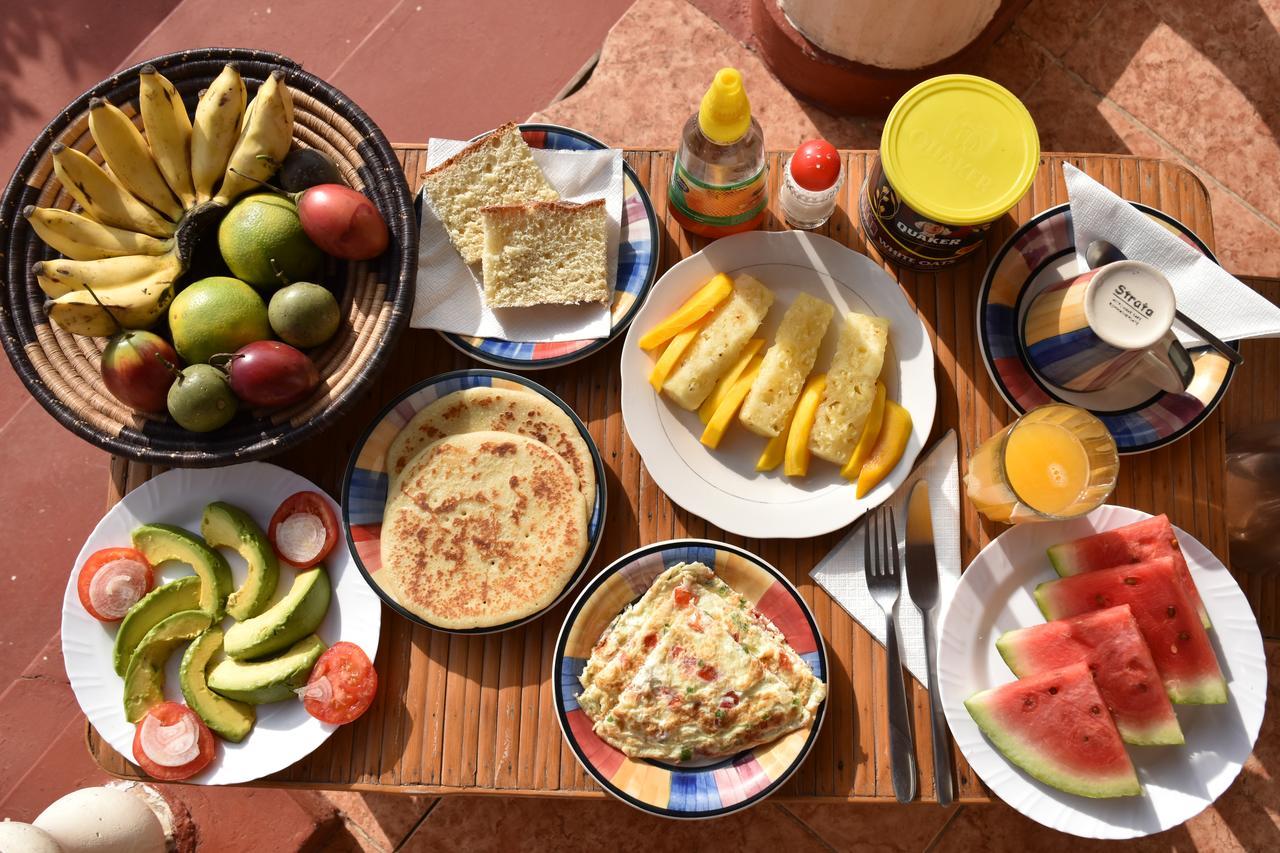 Amahoro Guest House 루헹게리 외부 사진