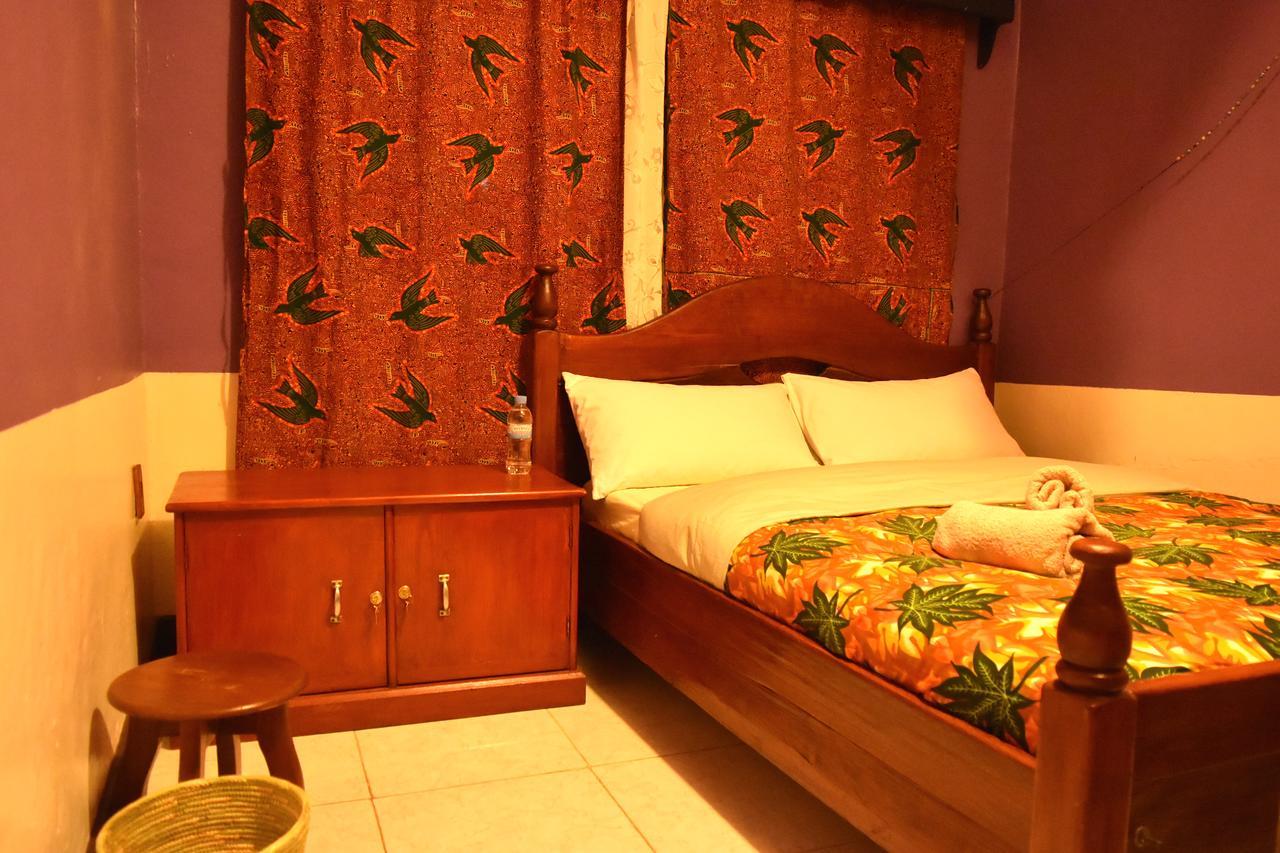 Amahoro Guest House 루헹게리 외부 사진