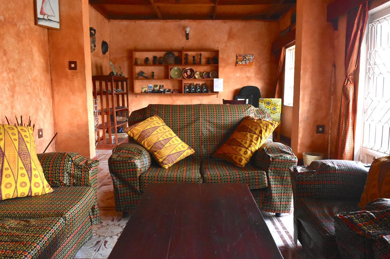 Amahoro Guest House 루헹게리 외부 사진